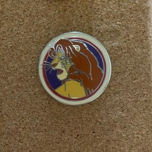 Disney parks official mufasa pin
